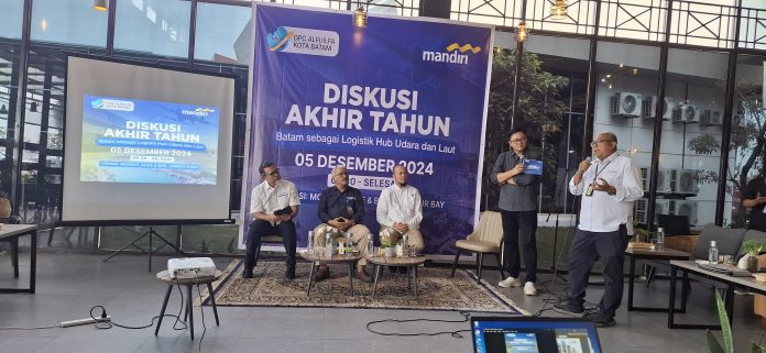 DPC Asosiasi Logistik dan Forwarder Indonesia (ALFI) Kota Batam menggelar diskusi akhir tahun Batam sebagai logistik HUB udara dan laut. Kegiatan di gelar Momo Juice And Bar di Kawasan Harbour Bay, Kota Batam, Provinsi Kepulauan Riau, Kamis (5/12/2024). (uly)