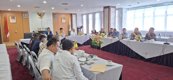 Disnakertrans Kepri menggelar rapat pelaksanaan penetapan Upah Minimum Provinsi (UMP) Tahun 2025 dan Upah Minimum Sektoral Provinsi (UMSP) Tahun 2025. (uly)