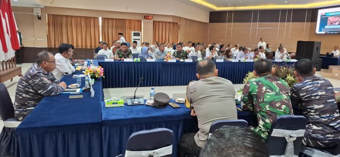 Pemko Batam menggelar rapat kesiapan Natal dan Tahun Baru (Nataru) bersama Forum Komunikasi Pimpinan Daerah (Forkompimda). (uly)