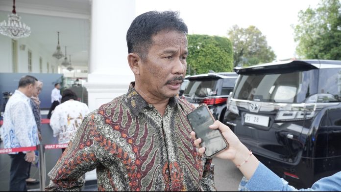 Kepala BP Batam, Muhammad Rudi menghadiri penyerahan Daftar Isian Pelaksanaan Anggaran (DIPA) dan Buku Alokasi Transfer ke Daerah (TKD) Tahun Anggaran 2025 serta Peluncuran Katalog Elektronik Versi 6, Selasa (10/12/2024). (Humas BP Batam)