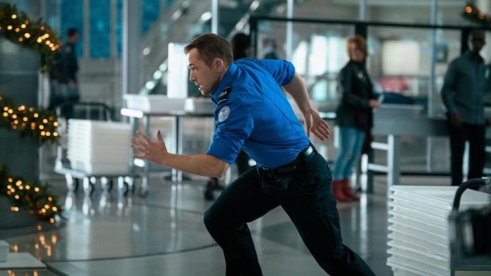 Taron Egerton Ingin Carry-On Dikembangkan Jadi Sekuel
