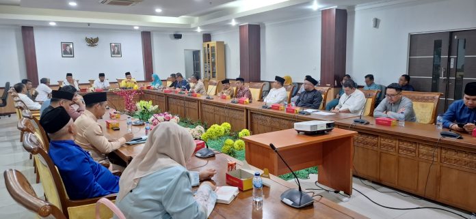 Komisi III DPRD Kota Batam menggelar Rapat Dengar Pendapat (RDP) bersama Dinas Lingkungan Hidup (DLH) Kota Batam, Jumat (10/1/2025). (uly)