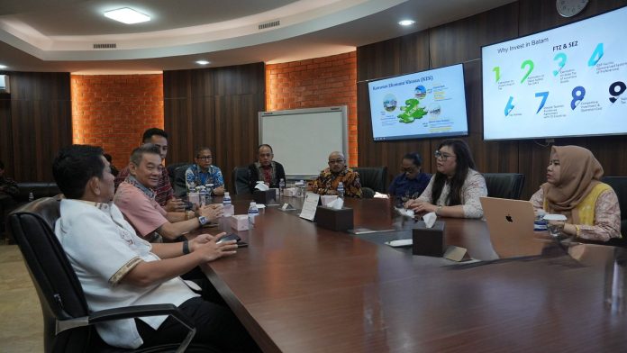 BP Batam melalui Kepala Biro Humas Promosi dan Protokol, Ariastuty Sirait menerima kunjungan dari Asosiasi Dagang dan Investasi China - Indonesia, Rabu (22/1/2025). (Humas BP Batam)