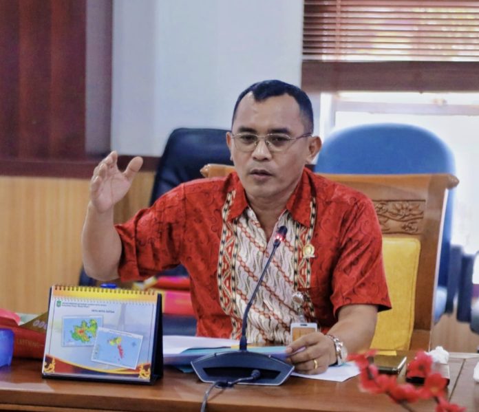 Anggota Komisi II DPRD Kota Batam, Mangihut Rajagukguk soroti penggunaan Fuel Card milik Disperindag Kota Batam. (Istimewa)