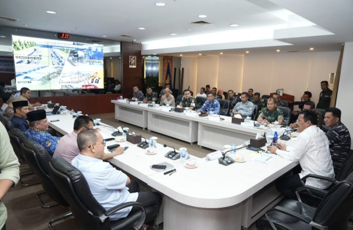 Kepala BP Batam sekaligus Wali Kota Batam, Muhammad Rudi membentuk Tim Terpadu untuk menangani persoalan lepasnya buaya dari penangkaran di Pulau Bulan, Batam. (Humas BP Batam)