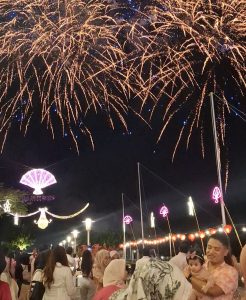 Event ini ditutup dengan foto bersama dan pertunjukan kembang api di langit NPM. 