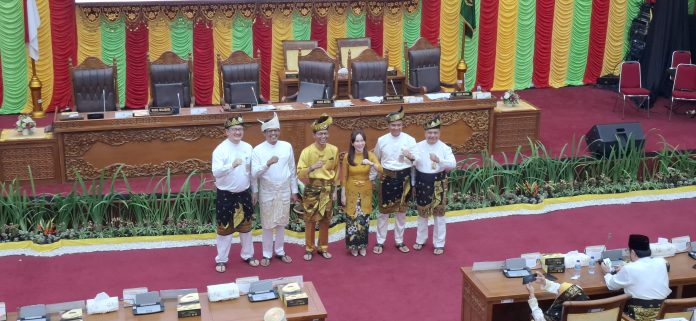 DPRD Batam menggelar paripurna mengumumkan usulan pemberhentian Wali Kota dan Wakil Wali Kota Batam periode 2020-2024 sekaligus menetapkan pasangan Wali Kota dan Wakil Wali Kota terpilih hasil Pilkada Serentak 2024. (uly)