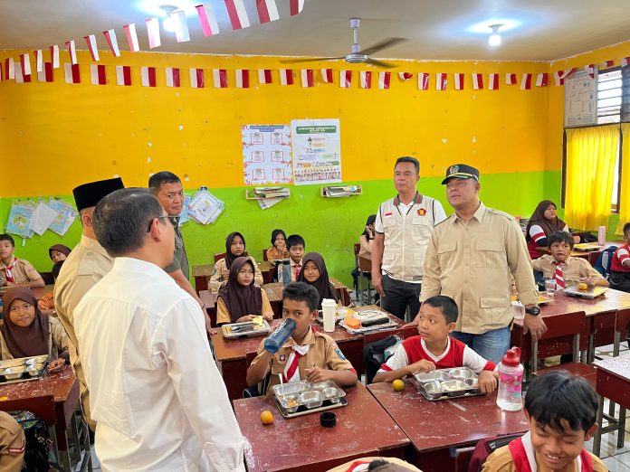 DPRD Kepri meninjau pelaksanaan program Makan Bergizi Gratis (MBG) di Kecamatan Bengkong, Kota Batam, Kepri. (IST)