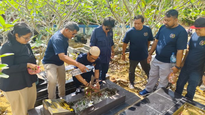 Menyambut bulan suci Ramadan, Persatuan Wartawan Indonesia (PWI) Provinsi Kepulauan Riau (Kepri) menggelar ziarah ke makam Raja Nong Isa dan makam wartawan yang telah berpulang. (Istimewa)