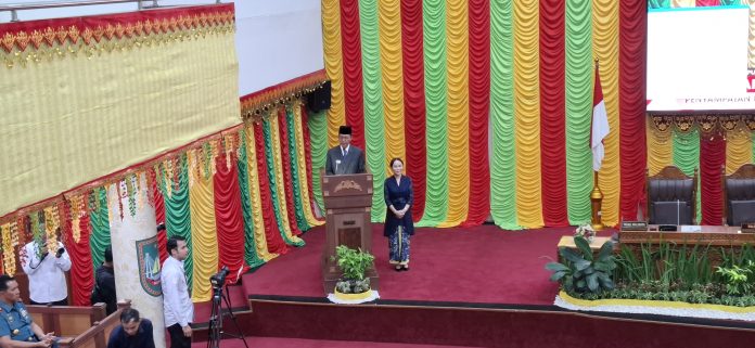 Amsakar-Li Claudia Paparkan Program 15 Kerja Dalam Pidato Pertama Paripurna DPRD Batam, Senin (3/3/2025) di kantor DPRD Batam. (uly)