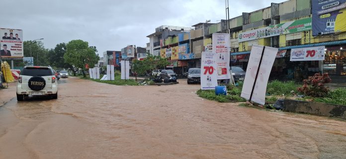Kepala Dinas Komunikasi dan Informatika Kota Batam Rudy Panjaitan mengatakan hingga saat ini pihaknya menerima sebanyak lima laporan bencana alam masyarakat melalui layanan pusat panggilan (call center) 112. (uly)