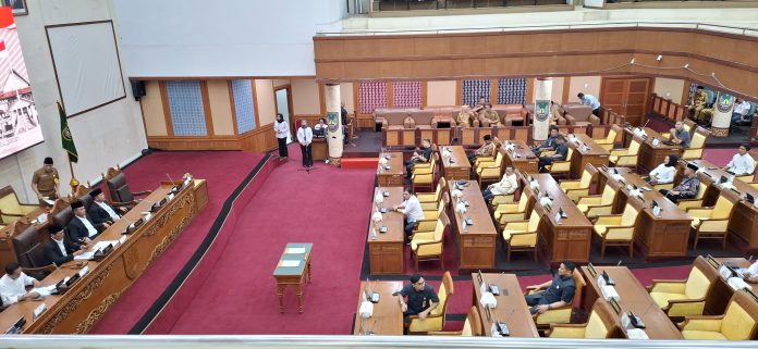 DPRD Batam menyetujui perpanjangan masa tugas Pansus dalam membahas Ranperda tentang Penyelenggaraan Angkutan Umum Massal selama 45 hari. (uly)