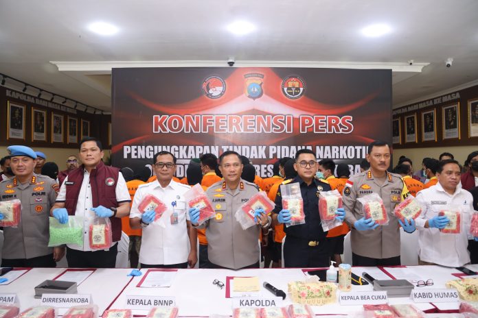 Ditresnarkoba Polda Kepri menyita barang bukti narkotika dengan total 94,5 kilogram sabu serta 4.043 butir pil ekstasi. (Istimewa)