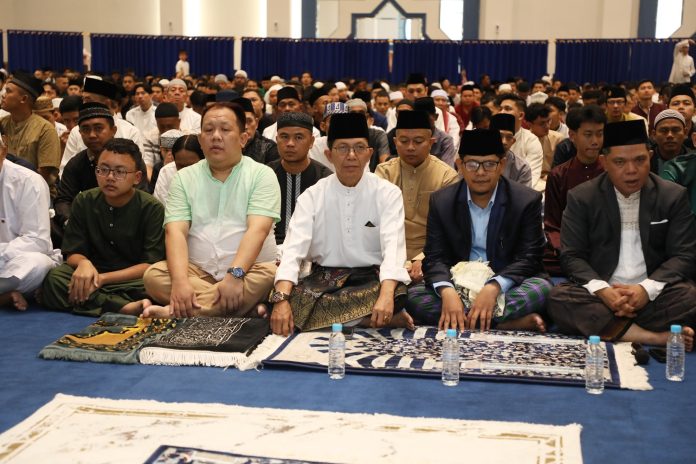 Wali Kota Batam, Amsakar Achmad menyampaikan kolaborasi dan kebersamaan penting dalam membangun batam saat sambutan salat Idul Fitri, Senin (31/3/2025). (Istimewa)