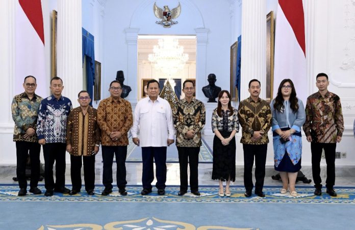 Presiden Republik Indonesia, Prabowo Subianto mengarahkan Kepala BP Batam, Amsakar Achmad beserta jajaran untuk mempercepat kemajuan Batam dari berbagai sektor. (Humas BP Batam)