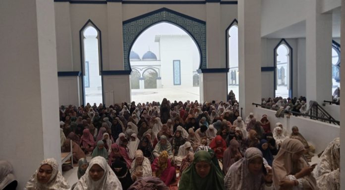 Suasana Salat Id di Masjid Agung Raja Hamidah, Senin (31/3/2025). (Istimewa)