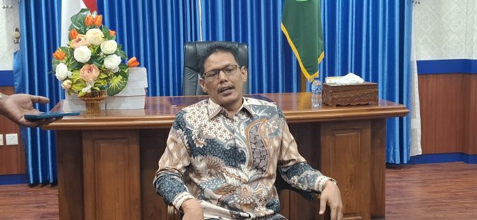 Ketua DPRD Kota Batam, Muhammad Kamaluddin menanggapi isu kedekatan unsur pimpinan DPRD dengan Wakil Walikota Batam Li Claudia Chandra, Rabu (16/4/2025). (uly)