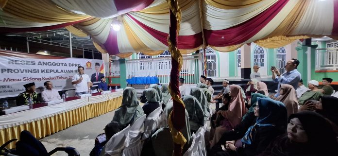 Anggota Komisi II DPRD Provinsi Kepri, Andi S. Mukhtar menggelar reses masa sidang kedua tahun 2024-2025 di Perumahan Botania Garden, Minggu (20/4/2025). (uly)