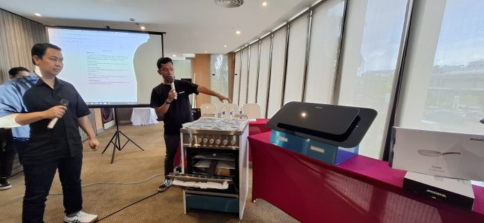 Perusahaan elektronik rumah tangga yang telah memiliki pengalaman lebih dari 50 tahun, MODENA kini melebarkan sayapnya dengan menjalin kerjasama dengan Wisco Bangunan Indonesia di Batam. (uly)