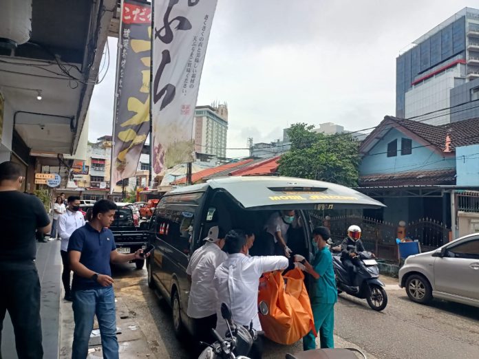 Pihak keluarga menolak autopsi terhadap jenazah HD (34), perempuan asal Blitar, Jawa Timur, yang ditemukan dalam kondisi membusuk di kamar kosnya di Komplek Kos-kosan Putri Sinar Penuin, Lubuk Baja, Kota Batam, Senin (7/4/2025) siang lalu. (Istimewa)