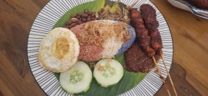 Pandawa + Hand resmi membuka outlet pertamanya untuk brand kuliner terbaru yakni Sate Merah Van Demang. (uly)