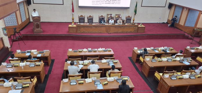 Tanggapi Pandangan Umum Fraksi Terkait RPJMD 2025-2029, Amsakar : Masukan Legislator Penting Dalam Pembangunan. (uly)