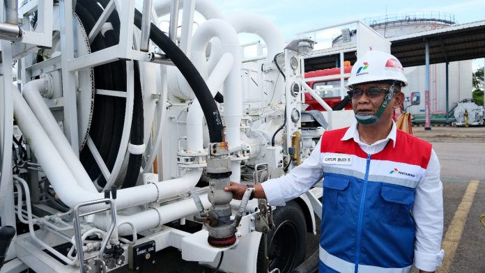 Pertamina Patra Niaga Regional Sumbagut melalui AFT Hang Nadim pastikan stok Avtur aman untuk mendukung kelancaran penerbangan haji 2025. (Istimewa)