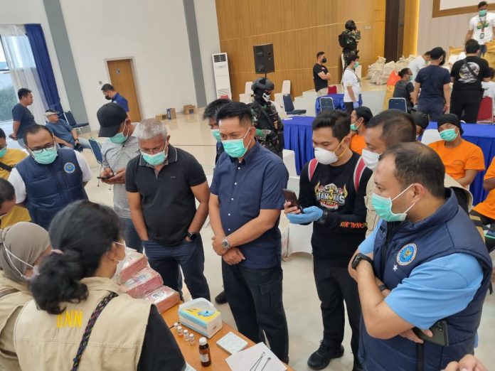 Lantamal IV Batam bersama BNN RI dan PT Pegadaian timbang ulang barang bukti narkoba hasil tangkapan di Perairan Selat Durian, Kepri. (Istimewa)