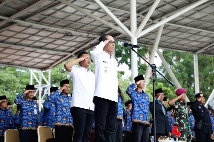 Wali Kota Batam Amsakar Achmad jadi inspektur Upacara Bendera Peringatan Hari Kebangkitan Nasional (Harkitnas) ke-117 Tingkat Kota Batam di Engku Putri, Selasa (20/5/2025). (Diskominfo Batam)