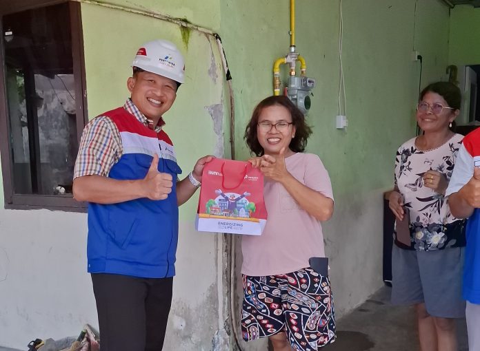Area Head PGN Batam, Wendi Purwanto meninjau pemasangan gas bumi ke Perumahan Rosinton Raya, Batu Aji, Kota Batam, Kepri. (Istimewa)