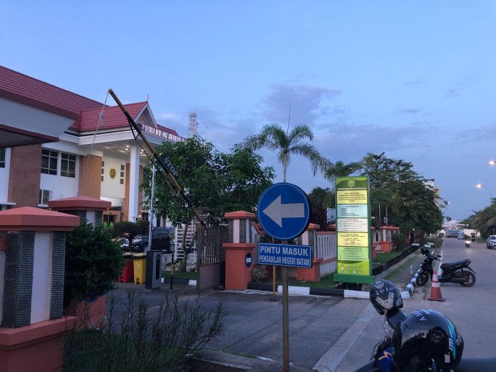 Seorang warga Bengkong berinisial MR kehilangan sepeda motor setelah menghadiri persidangan di PN Batam pada Kamis (22/5/2025). (Istimewa)