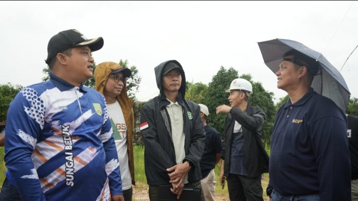 Anggota Bidang Infrastruktur BP Batam, Mouris Limanto berkomitmen menjadikan pengendalian banjir dan longsor sebagai program prioritasnya. (Humas BP Batam)