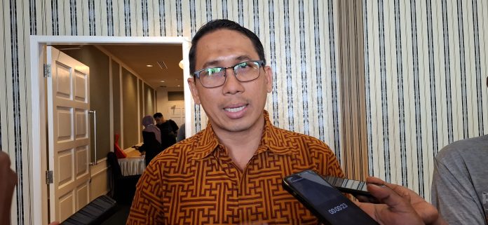 Kadisdik Kota Batam mengatakan Pemko Batam menargetkan pembagian seragam gratis bagi siswa baru tingkat SD dan (SMP) terealisasi pada Agustus 2025.(uly)
