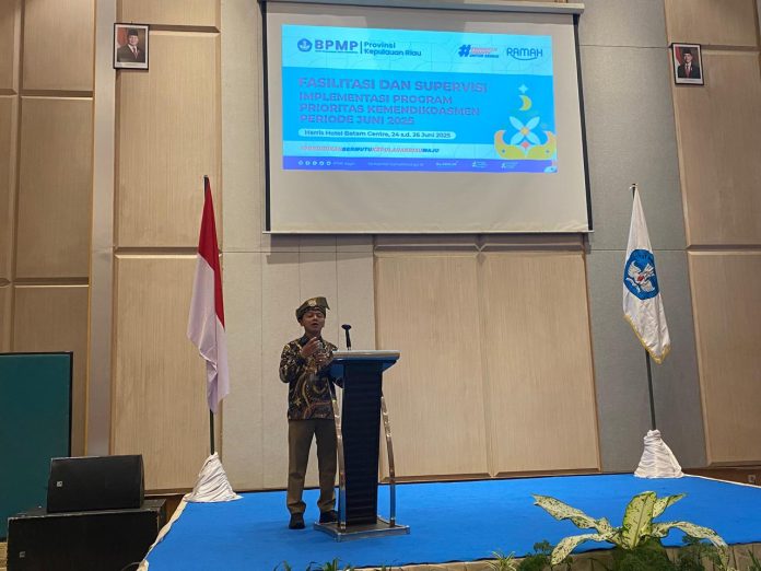 Wamendikdasmen Fajar Riza Ul Haq menutup kegiatan Fasilitasi dan Supervisi Implementasi Program Prioritas Kemendikdasmen periode Juni 2025. (uly)