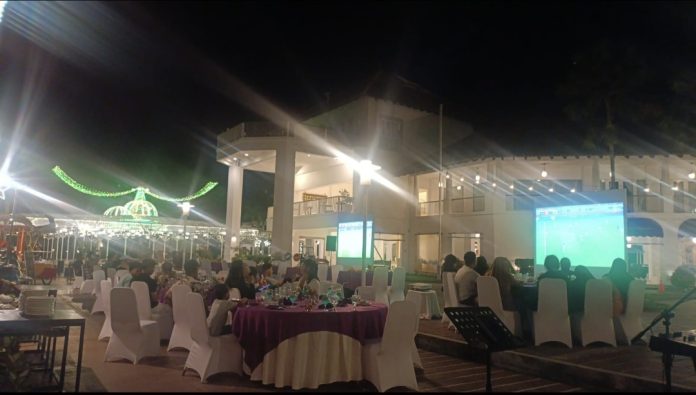 Nongsa Resorts gelar nobar pertandingan Timnas Indonesia melawan Jepang dalam suasana di tepi laut menjelang matahari terbenam. (Istimewa)