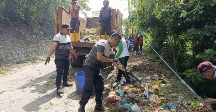 Sambut Hari Bhayangkara ke-79 dan Hari Lingkungan Hidup Sedunia, Polsek Bengkong bersama warga serta bersih-bersih di Jalan Bengkong Polisi dan kawasan Lytech Home Center, Rabu (11/6/2025). (Istimewa)