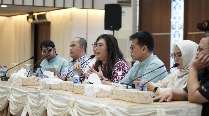 Anggota/Deputi Bidang Pelayanan Umum, Ariastuty Sirait gelar silaturahmi dan sosialisasi lahan agribisnis kepada warga Temiang di Kawasan Agribisnis Temiang BP Batam, di Balairungsari, Bida Utama, Jumat (13/6/2025). (Humas BP Batam)