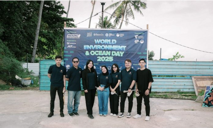 Dalam rangka memperingati Hari Lingkungan Hidup Sedunia (5 Juni) dan Hari Laut Sedunia (8 Juni), Grand Mercure Batam Centre berpartisipasi dalam kegiatan bersih-bersih pantai yang digelar di kawasan pesisir Tanjung Uma, Sabtu (14/6/2025). (Istimewa)