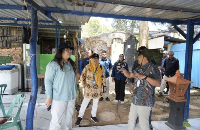 BP Batam menertibkan sejumlah bangunan yang berada di Daerah Tangkapan Air (DTA) Waduk Tembesi, Rabu (25/6/2025). (Humas BP Batam)