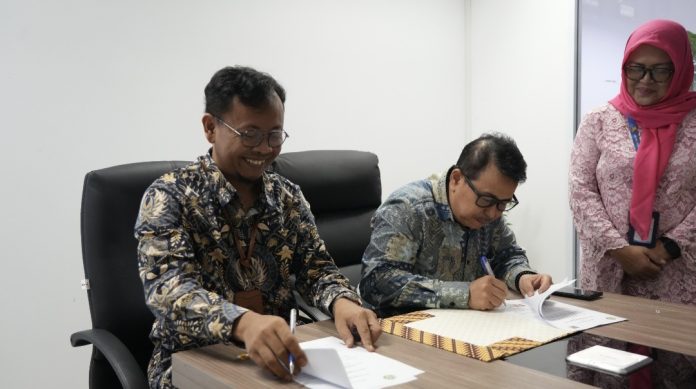 BP Batam dengan BPDAS Sei Jang Duriangkang resmi menandatangani MoU tentang Pelaksanaan Rehabilitasi Hutan dan Lahan di Hutan Lindung Duriangkang, Jumat (11/7/2025) di BP Batam. (Humas BP Batam)