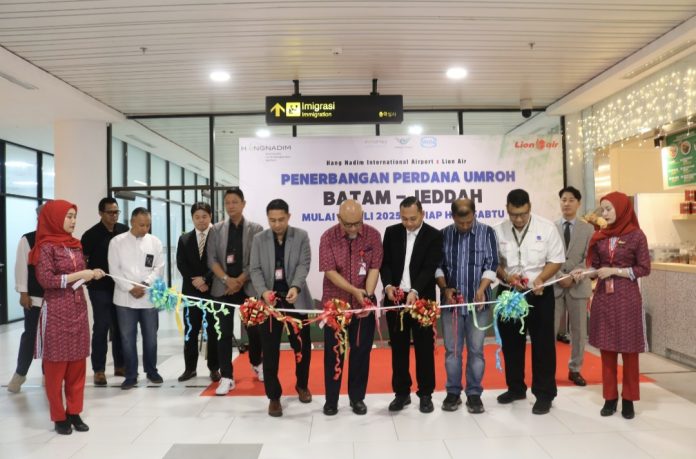 Manajemen BIB bersama Lion Air meluncurkan penerbangan umrah langsung dari Batam menuju Jeddah, Sabtu (12/7/2025). (Humas BP Batam)