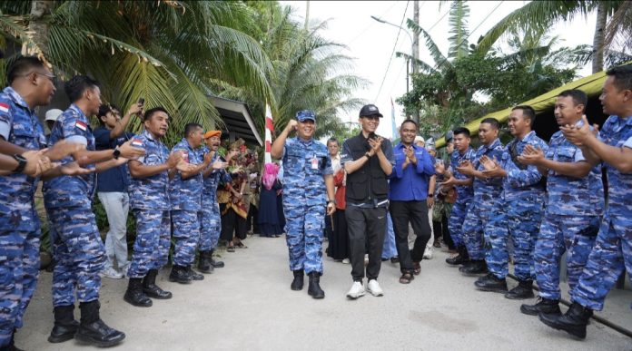 Kepala BP Batam sekaligus Wali Kota Batam, Amsakar Achmad membuka Festival Mancing Ngarong V di Pantai Camar Teluk Mata Ikan, Nongsa. (Istimewa)