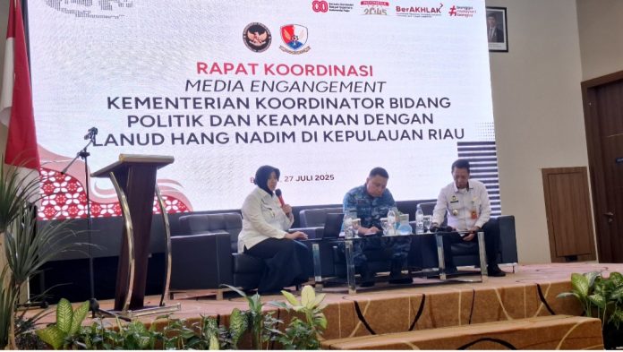 Kemenko Polkam bersama Lanud Hang Nadim Batam memperkuat sinergi dengan media menjaga stabilitas ruang informasi di wilayah perbatasan Kepri. (uly)