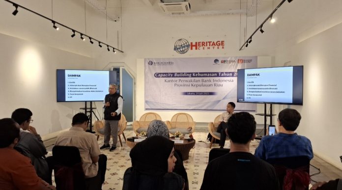 Asisten Direktur KPwBI Kepri, Adik Afrinaldi, dalam kegiatan Capacity Building Kehumasan Tahun 2025 yang digelar di Antara Heritage Centre, Jakarta, Selasa (29/7/2025). (uly)