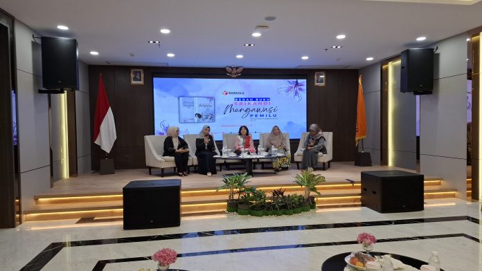 Bawaslu RI meluncurkan buku Srikandi Mengawasi Pemilu melalui forum bedah buku di Asialink Kepri, Selasa (12/8/2025).