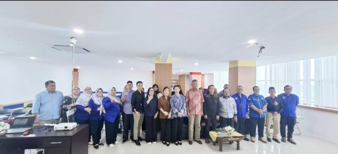 Serindit Philosophy Center menandatangani MoA dengan LPPM UNIBA, bentuk komitmen bersama dalam menjaga dan memulihkan ekosistem Teluk Lengung. (Istimewa)