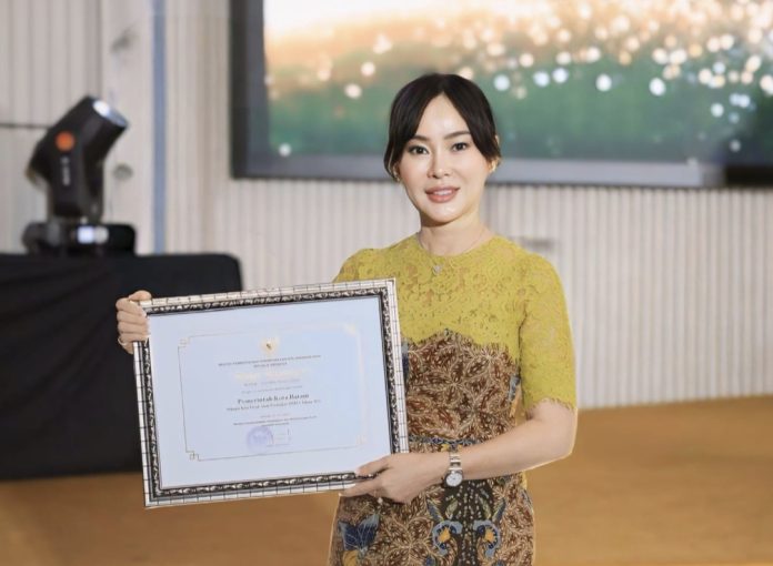 Pada ajang penilaian Kabupaten/ KLA 2025, Batam berhasil meraih penghargaan kategori Nindya dengan perolehan nilai 770,16 dari 1.000 poin. (Humas BP Batam)