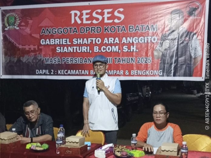 Anggota Komisi II, DPRD Kota Batam, Gabriel Anggito Sianturi melakukan reses 6 titik di wilayah dapilnya. (uly)