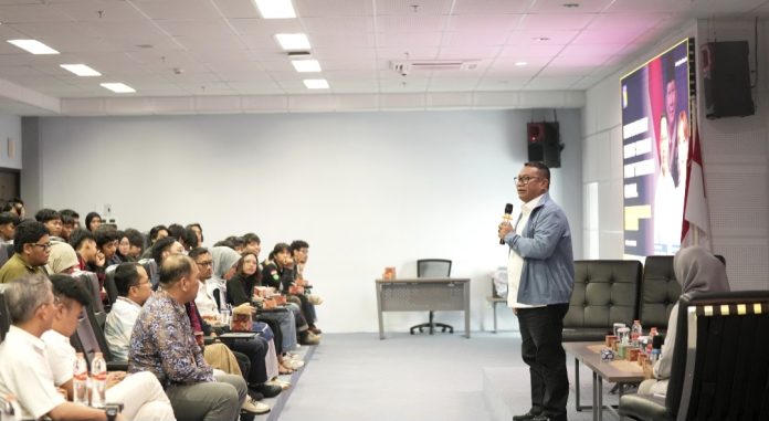 Anggota/Deputi Bidang Investasi & Pengusahaan BP Batam Fary Francis menghadiri peluncuran MANTAB di Politeknik Negeri Batam, Selasa (12/8/2025). (HUMAS BP BATAM)