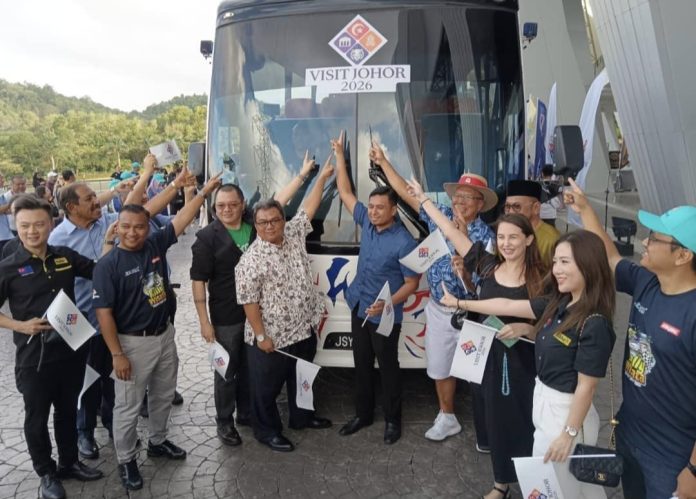 Johor Tourism Association/JTA bersama Tourism Johor meluncurkan Stiker Visit Johor 2026 di Stadium Sultan Ibrahim, Jumat (15/8/2025). (Istimewa)